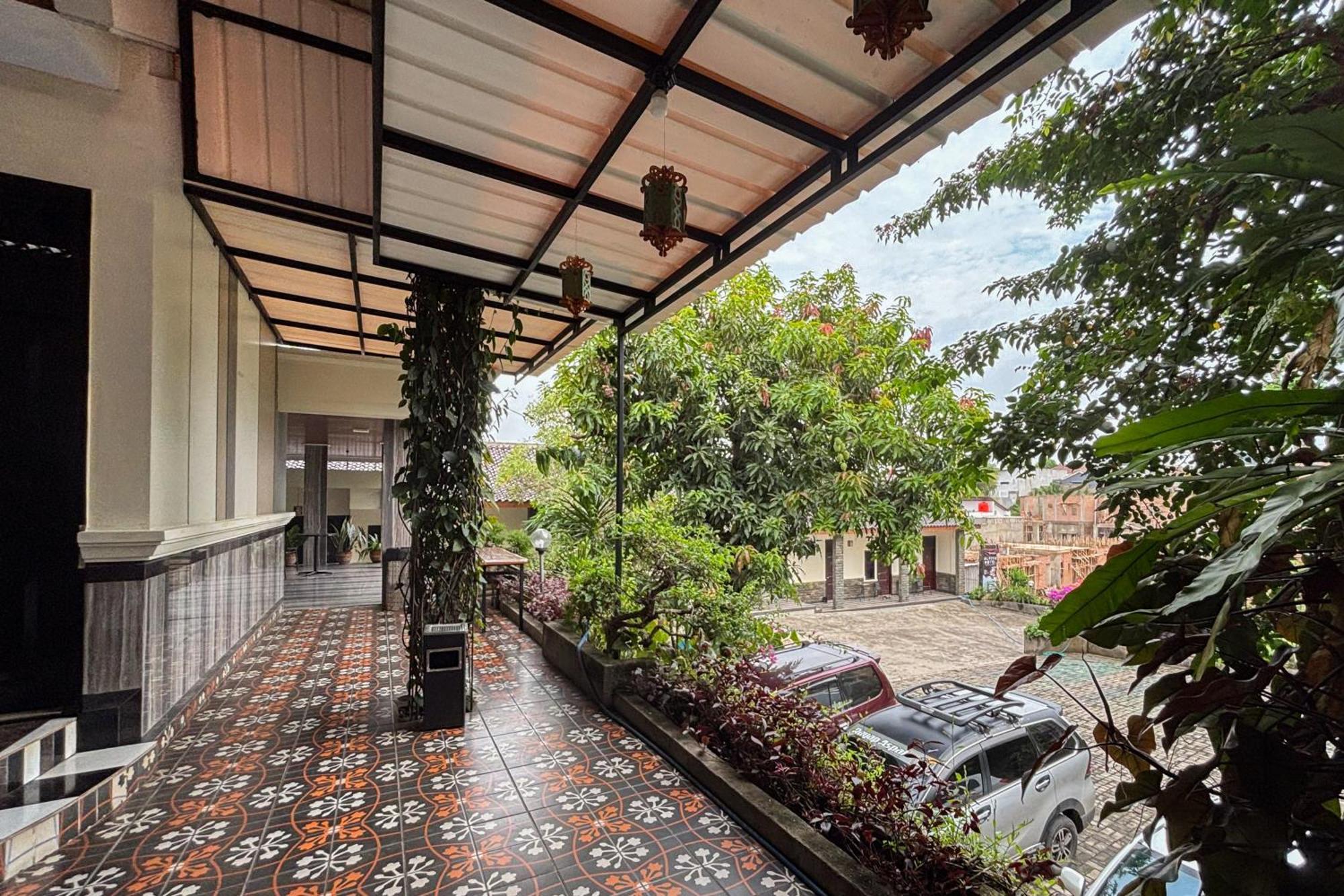 Urbanview Alfiya Hotel Lampung Бандар-Лампунг Экстерьер фото