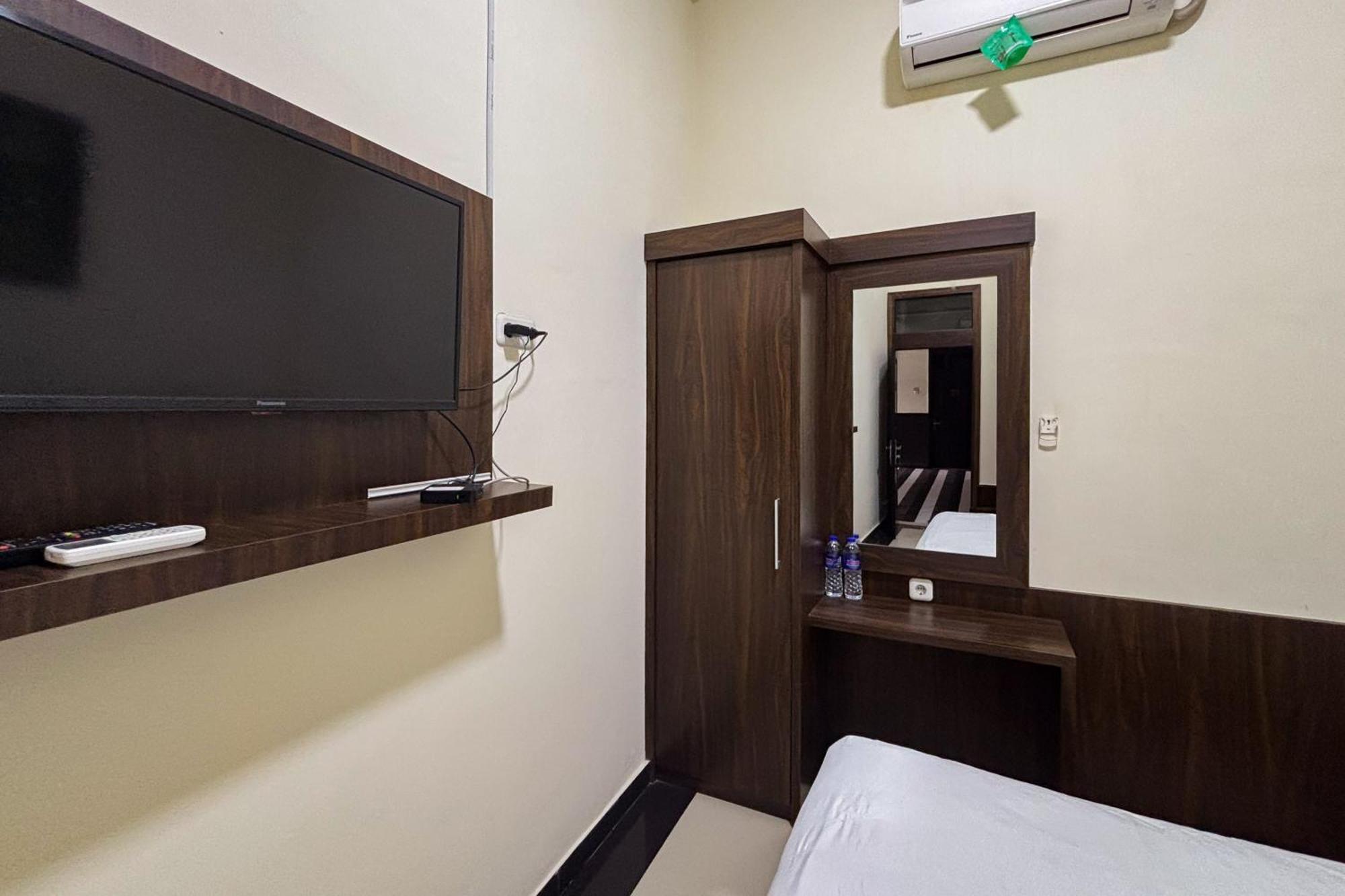 Urbanview Alfiya Hotel Lampung Бандар-Лампунг Экстерьер фото